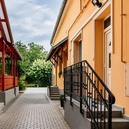 Apartment Gesztenye *